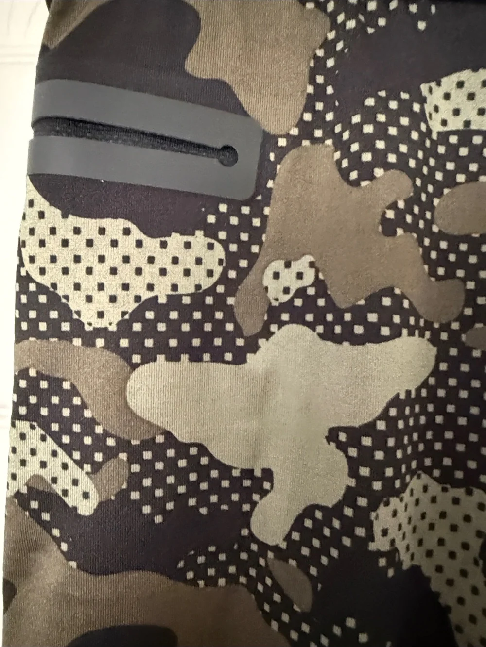 Tommy John men’s Olive Camo Athletic Leggings